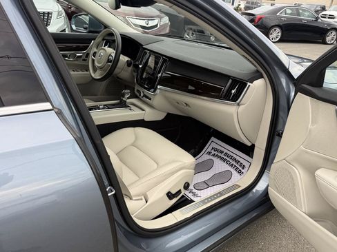 Used 2017 Volvo S90 T5 Momentum w/ Convenience Package FWD image 12