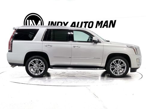 Used 2020 Cadillac Escalade Luxury w/ LPO, Radiant Package AWD/4WD image 3