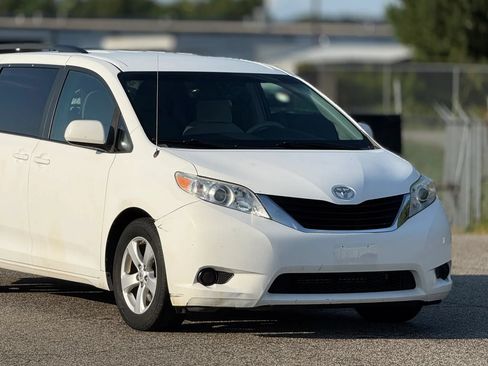 Used 2012 Toyota Sienna LE FWD image 15
