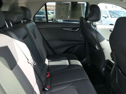 Used 2023 Kia Niro EX image 22