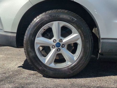 Used 2019 Ford Edge SE image 30