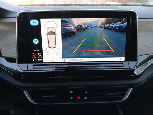 New 2025 Volkswagen Atlas SE image 19