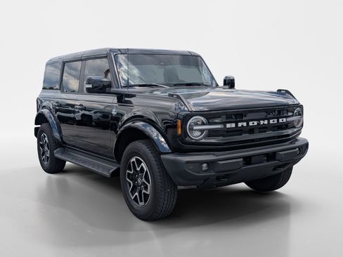 Used 2025 Ford Bronco Outer Banks AWD/4WD image 2
