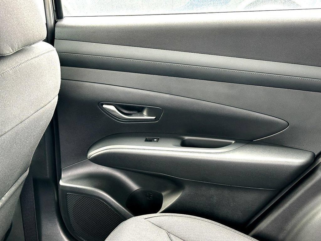 Used 2025 Hyundai Tucson SE FWD image 22