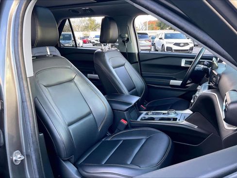 Used 2023 Ford Explorer XLT w/ Equipment Group 202A image 10
