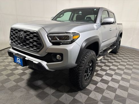 Used 2023 Toyota Tacoma TRD Off-Road AWD/4WD image 4