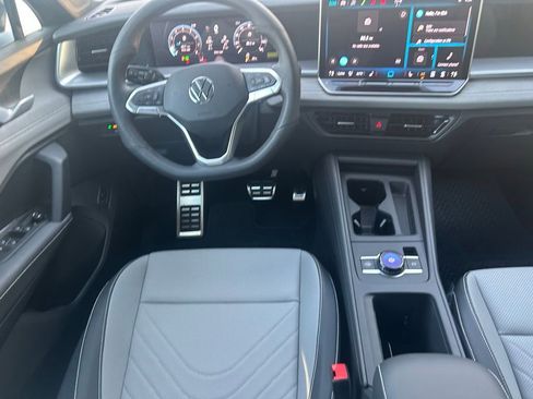 New 2026 Volkswagen Tiguan SE R-Line image 9