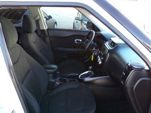 Used 2018 Kia Soul FWD image 27