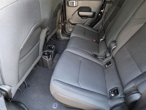 Used 2021 Jeep Gladiator Sport image 10