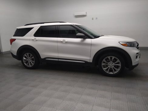 Used 2022 Ford Explorer XLT w/ Equipment Group 202A image 10