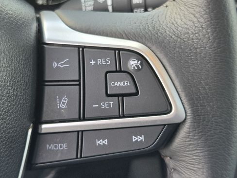 Used 2026 Toyota Sienna XLE FWD image 23