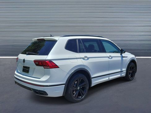 Used 2024 Volkswagen Tiguan SE R-Line FWD image 3