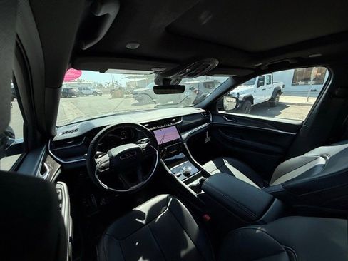 New 2025 Jeep Grand Cherokee L Limited w/ Trailer Tow Package image 21