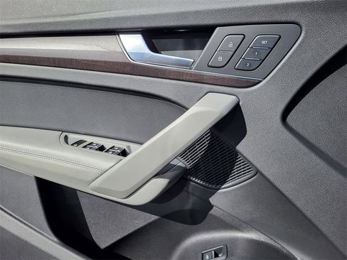 Used 2018 Audi Q5 Prestige w/ Prestige Package image 8