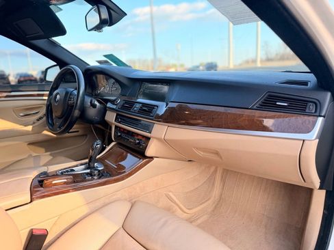 Used 2013 BMW 550i xDrive Sedan image 10