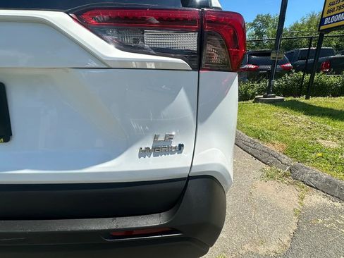 Used 2022 Toyota RAV4 LE AWD/4WD image 7