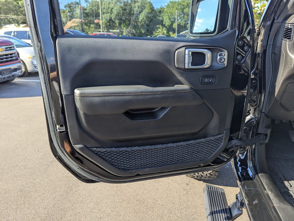 Used 2023 Jeep Gladiator Overland AWD/4WD image 18