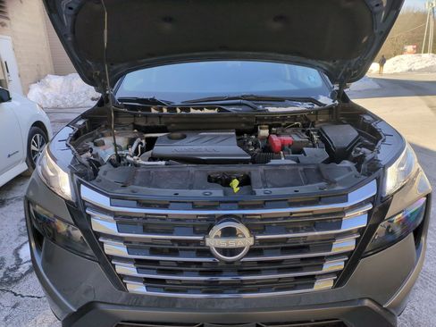 Used 2025 Nissan Rogue SV image 17