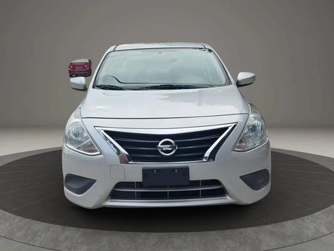 Used 2019 Nissan Versa SV FWD image 3