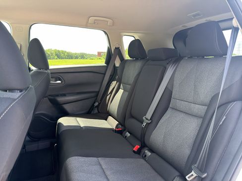Certified 2025 Nissan Rogue SV FWD image 14