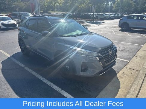 Used 2023 Nissan Kicks SR w/ SR Premium Package FWD image 4