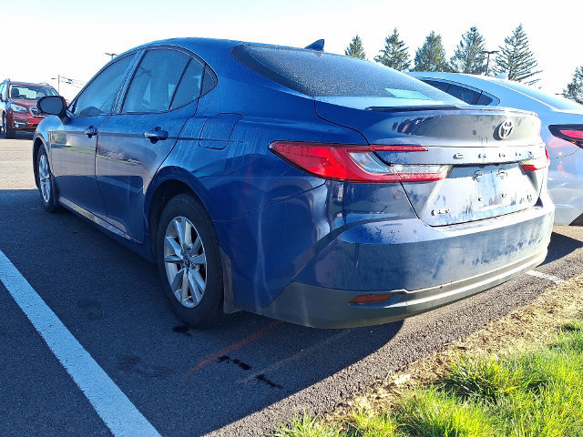 Used 2025 Toyota Camry LE w/ Convenience Package FWD image 4