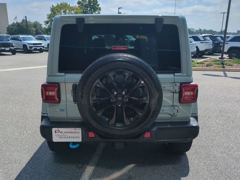 Used 2024 Jeep Wrangler Unlimited Sahara w/ Technology Group AWD/4WD image 5