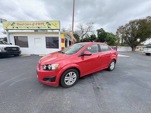 Used 2014 Chevrolet Sonic LT image 2