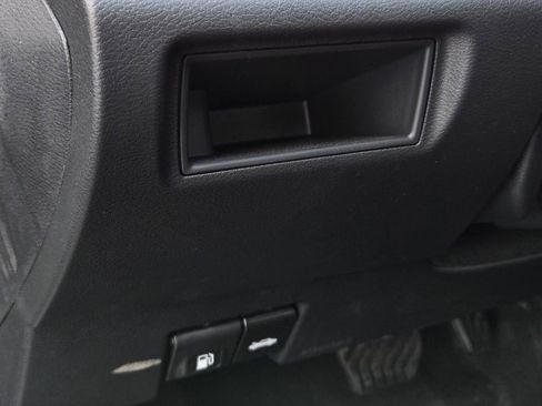 New 2025 Nissan Versa SR w/ Trunk Package image 16