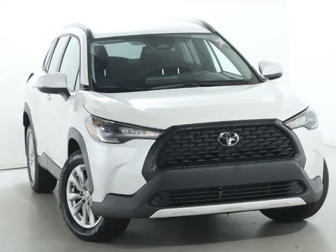 Certified 2023 Toyota Corolla Cross LE AWD/4WD image 2