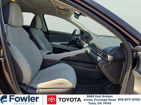 Used 2023 Hyundai Elantra Limited FWD image 14