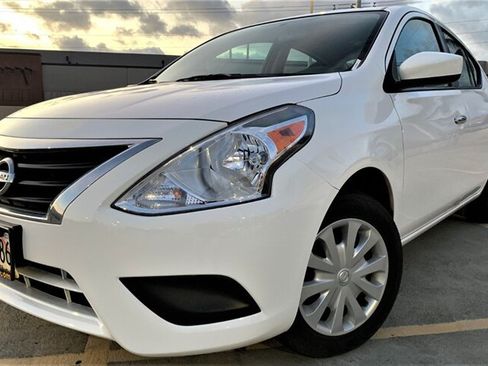 Used 2018 Nissan Versa SV FWD image 1