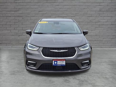Used 2023 Chrysler Pacifica Touring-L FWD image 4