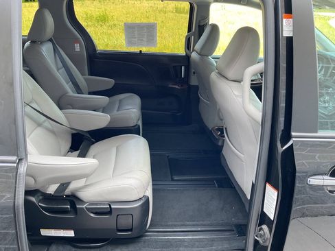 Used 2016 Toyota Sienna Limited w/ Protection Package FWD image 49