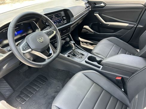Used 2024 Volkswagen Jetta SE FWD image 16