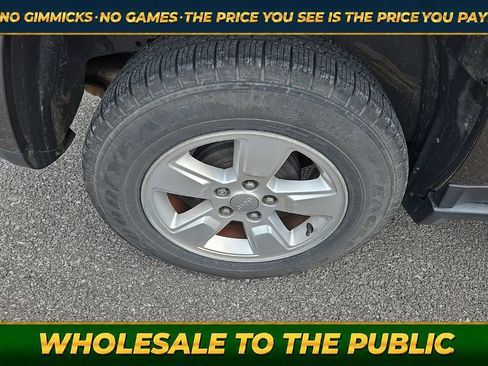 Used 2015 Jeep Compass Latitude FWD image 10