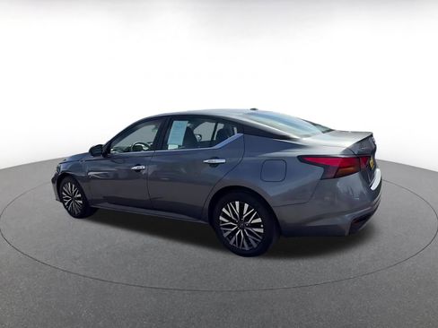 Used 2025 Nissan Altima 2.5 SV FWD image 10