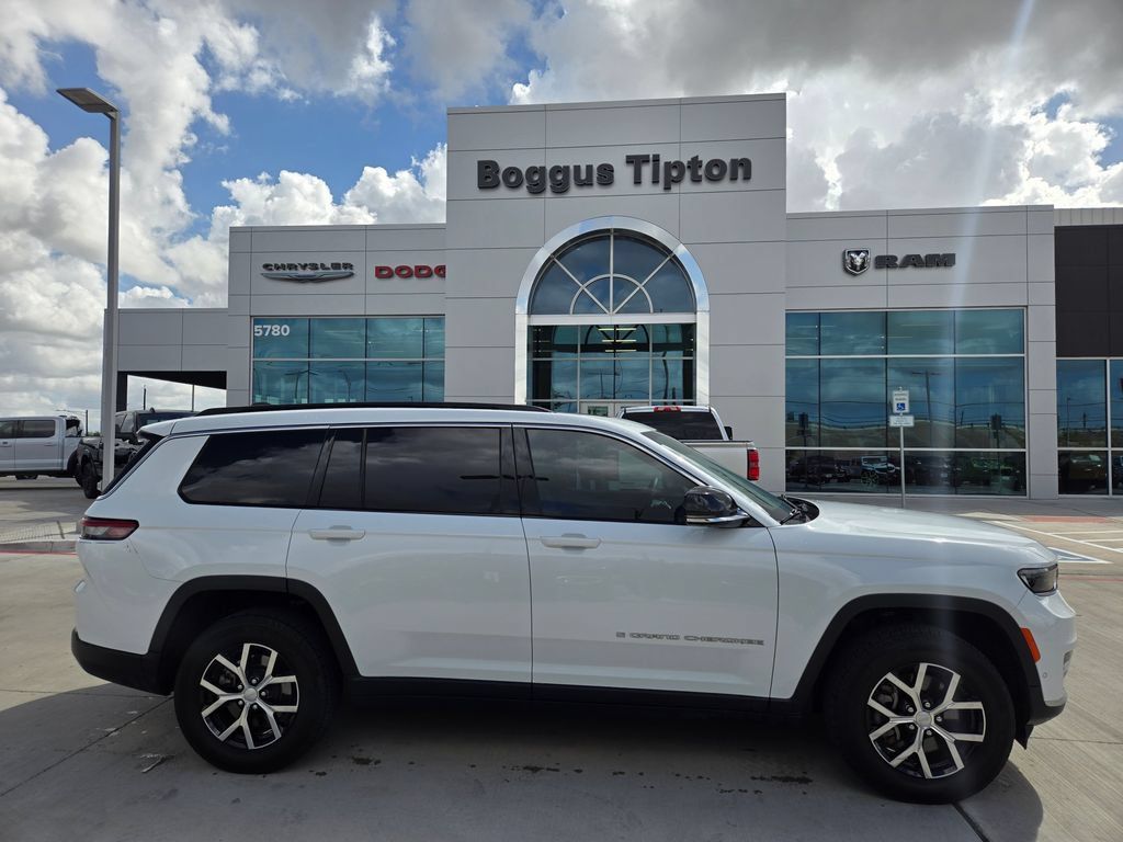 Used 2024 Jeep Grand Cherokee L Limited w/ Luxury Tech Group II AWD/4WD image 2