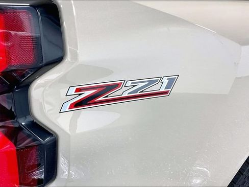 Used 2023 Chevrolet Colorado Z71 w/ Z71 Convenience Package 2 AWD/4WD image 22
