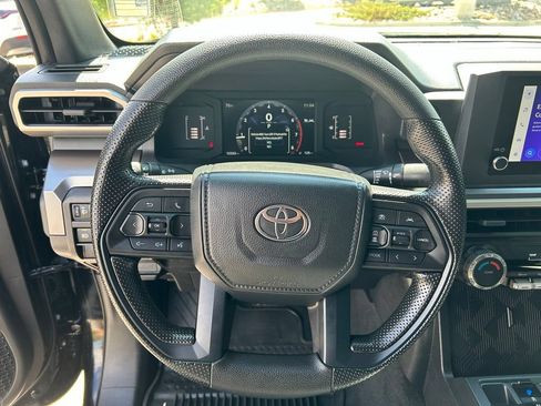 Used 2025 Toyota Tacoma SR5 AWD/4WD image 11