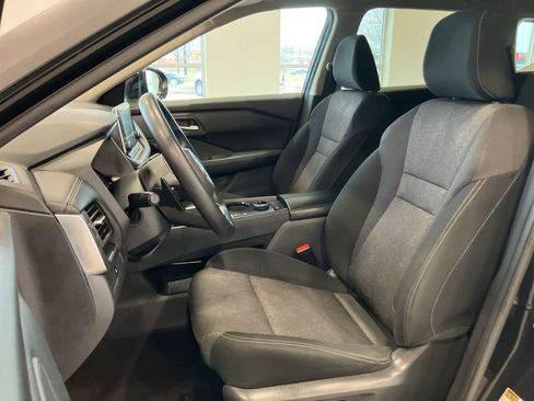 Used 2024 Nissan Rogue SV image 10