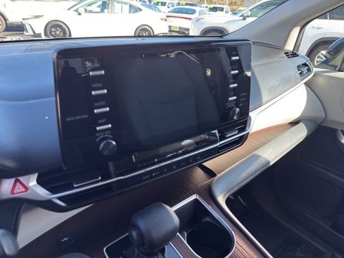 Used 2024 Toyota Sienna LE image 11