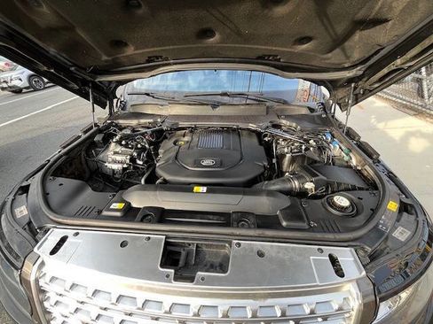 Used 2017 Land Rover Range Rover HSE image 18