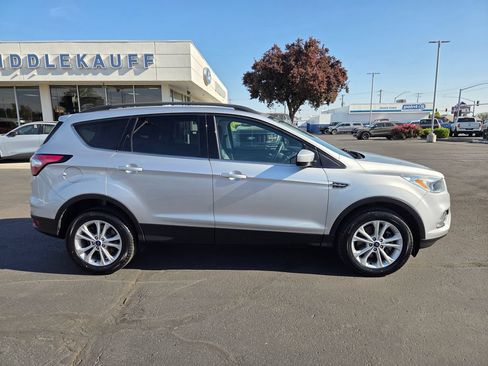 Used 2018 Ford Escape SE AWD/4WD image 2
