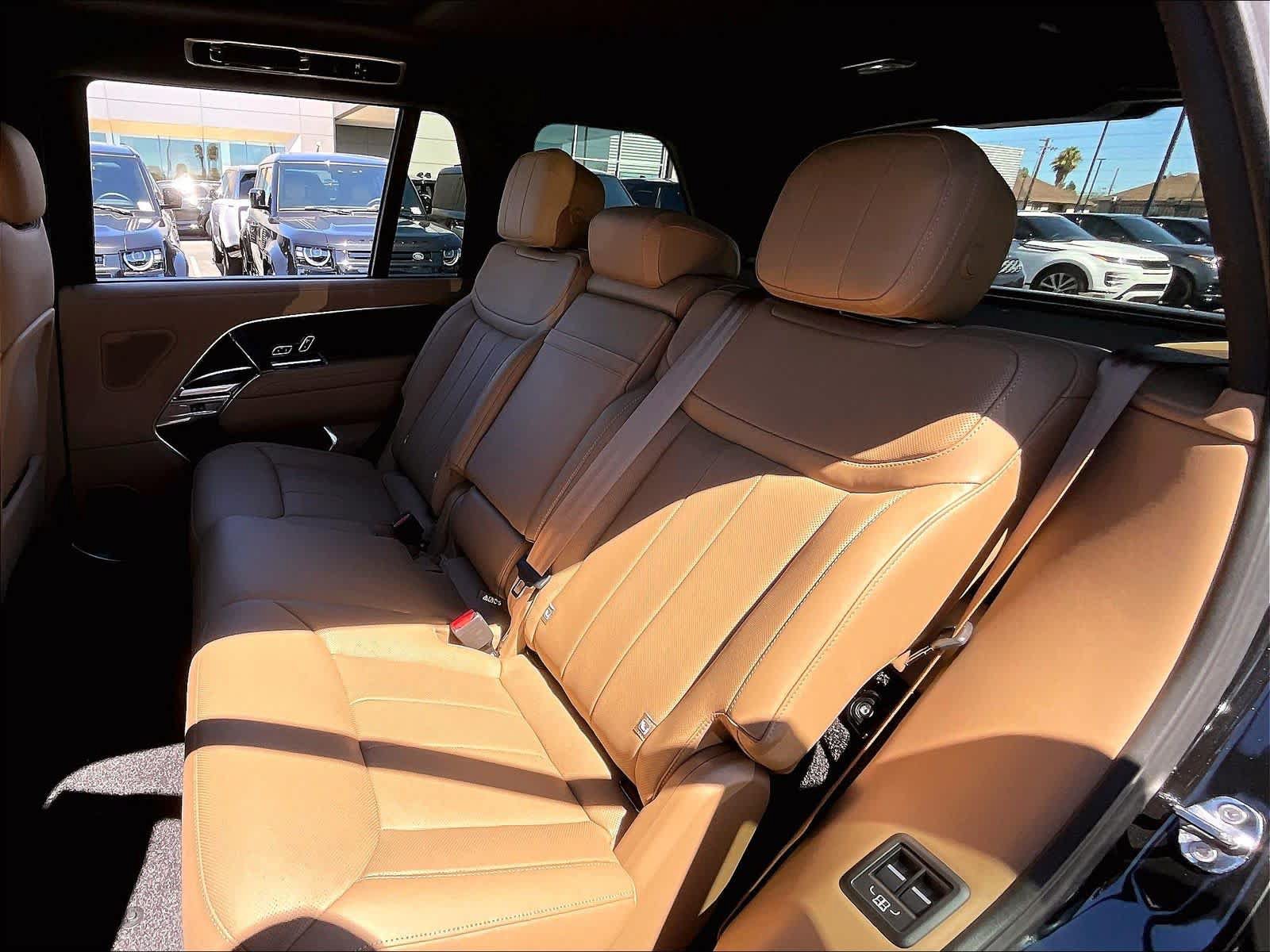 New 2026 Land Rover Range Rover Long Wheelbase SE AWD/4WD image 12