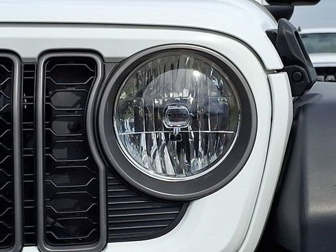 Used 2025 Jeep Wrangler Sport S image 9