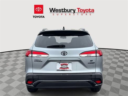 Certified 2024 Toyota Corolla Cross SE image 5