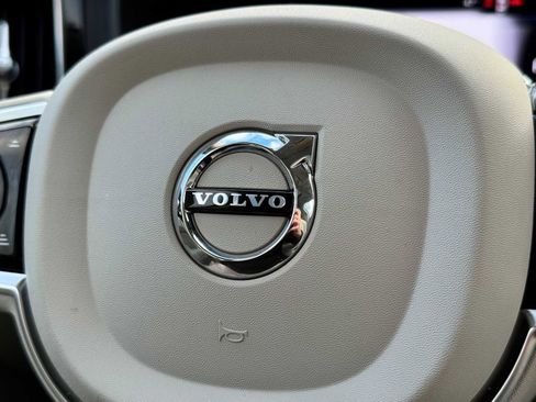 Certified 2024 Volvo XC60 T8 Ultimate w/ Protection Package Premier image 31