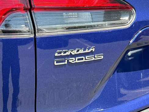 Used 2024 Toyota Corolla Cross XLE FWD image 6