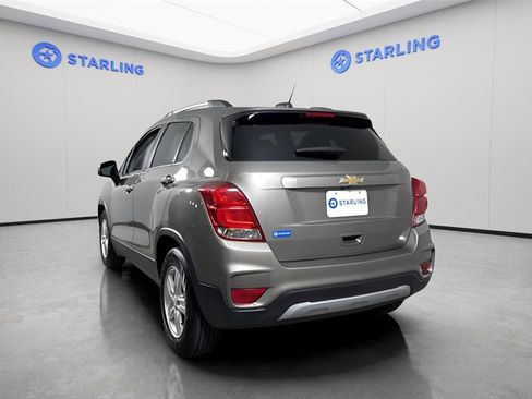 Used 2021 Chevrolet Trax LT w/ LT Convenience Package image 6
